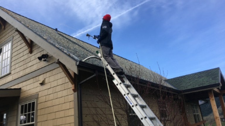 soft wash roof cleaning